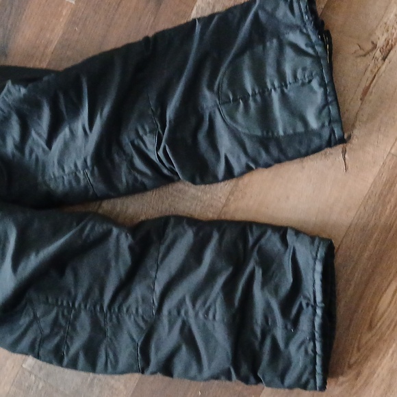 Snowpants - Picture 8 of 10